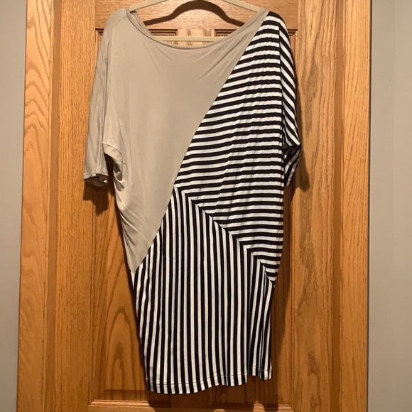 Off the shoulder dress. - Picture 3 of 4